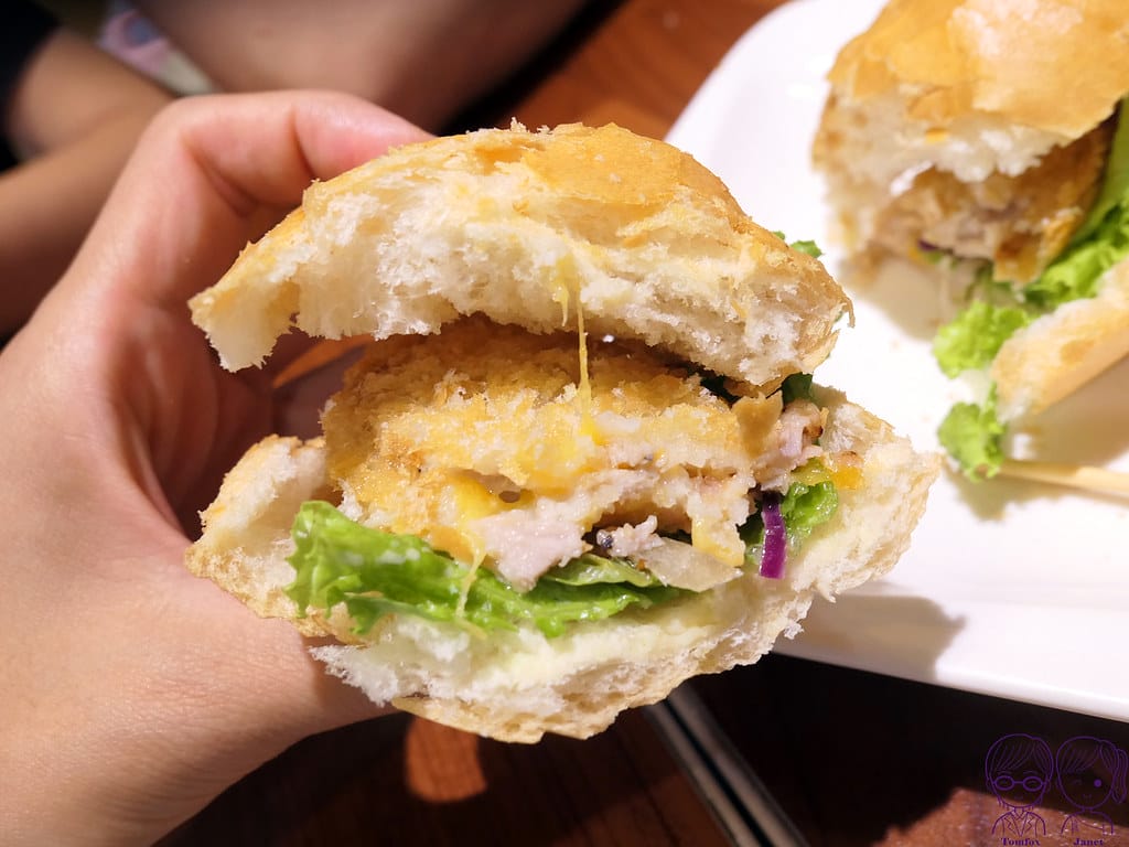 33 WOW 瓦屋餐廚 起司豬肉潛艇堡 藍帶豬排