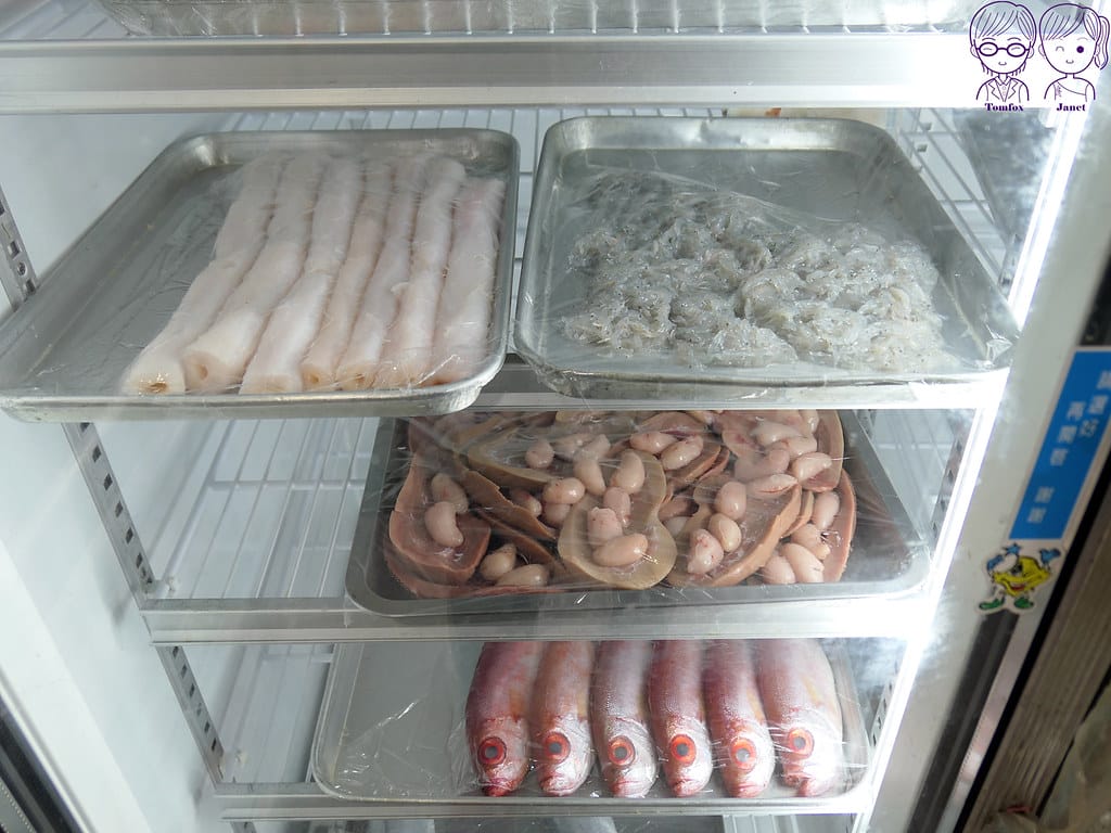 阿國海鮮 預約制無菜單料理 炭火黑糖桂圓粉圓喝到飽 宜蘭壯圍 11 阿國海鮮 冰箱