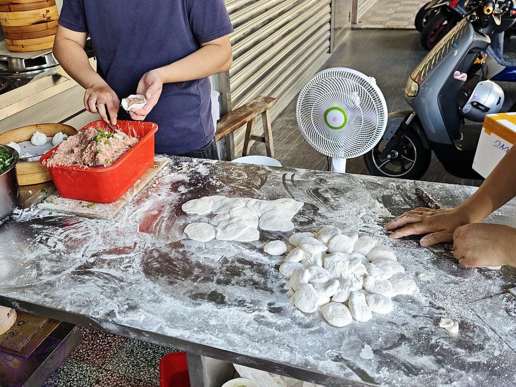 新銘早餐店 新竹南大路高人氣小籠包、蛋餅、蔥油餅 排隊傳統早 10 新銘早餐店 手工自製 小籠包