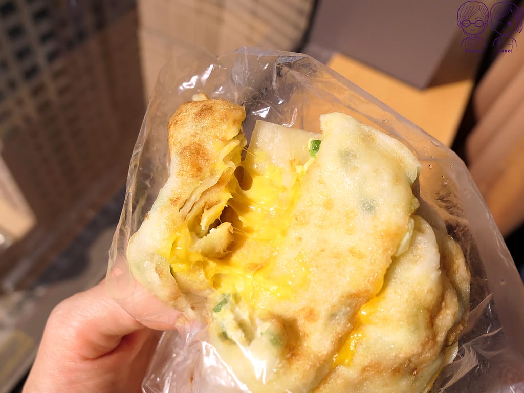 新銘早餐店 新竹南大路高人氣小籠包、蛋餅、蔥油餅 排隊傳統早 30 新銘早餐店 起司蛋餅
