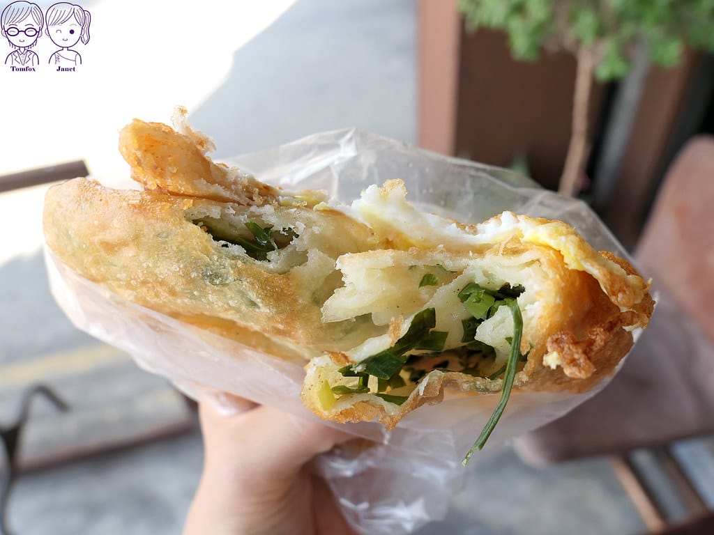 新銘早餐店 新竹南大路高人氣小籠包、蛋餅、蔥油餅 排隊傳統早 34 新銘早餐店 蔥油餅加蛋