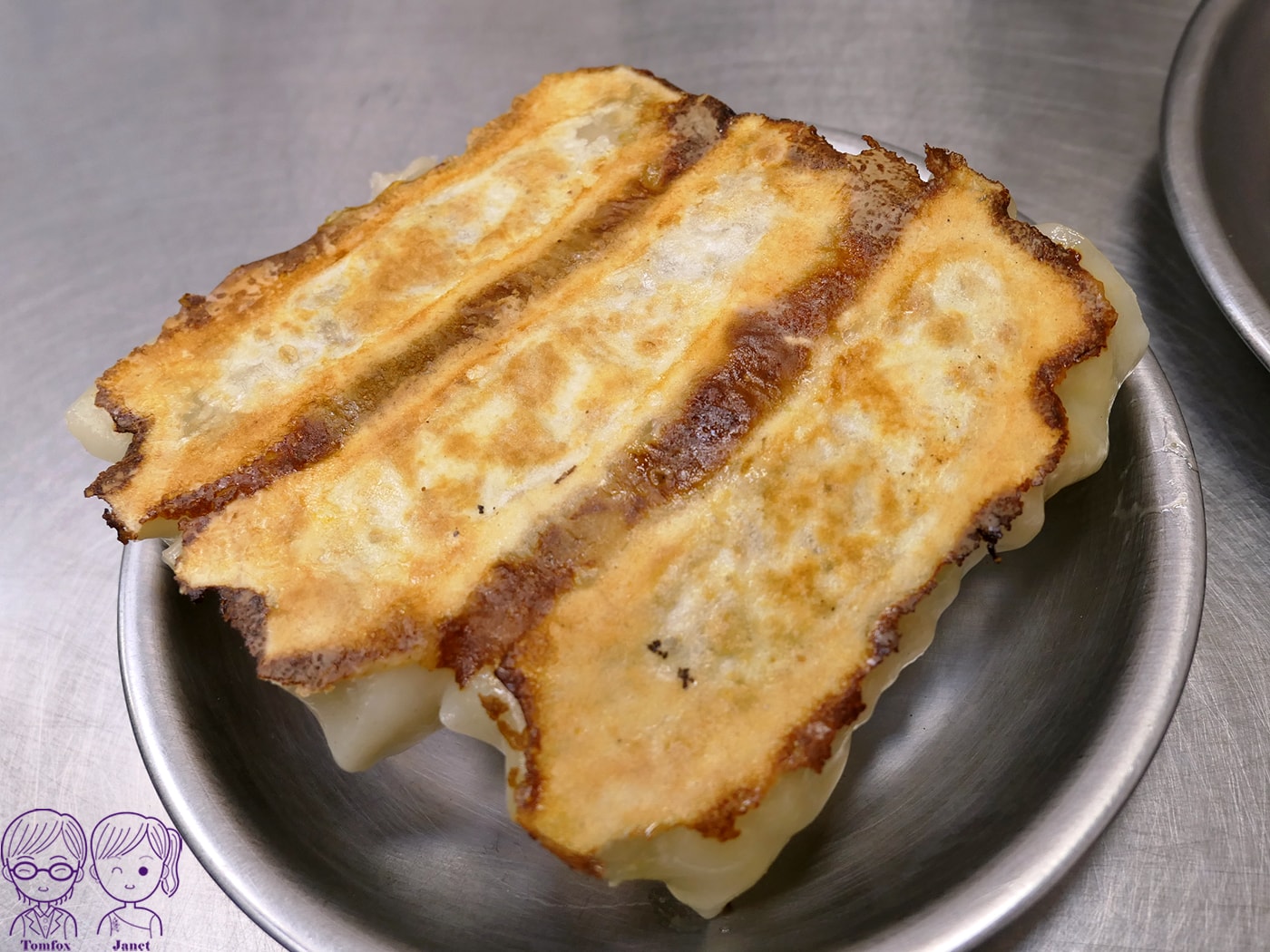 新莊美食｜云享小吃店：爆餡鍋貼+巨型水餃，在地人氣小吃店，被封新莊神級存在