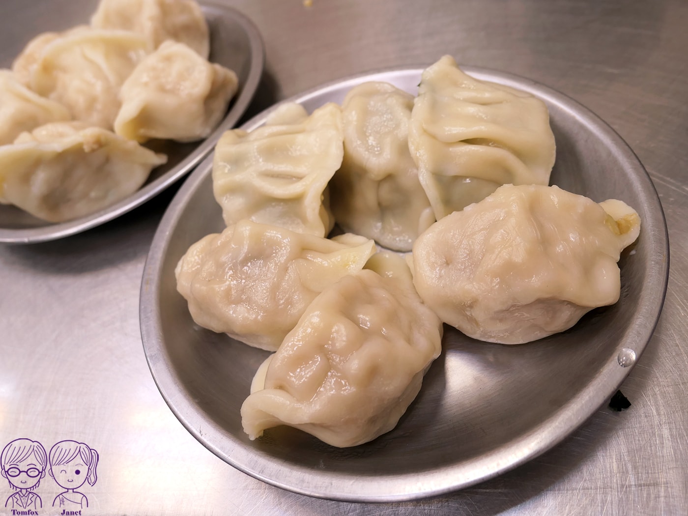 新莊美食｜云享小吃店：爆餡鍋貼+巨型水餃，在地人氣小吃店，被封新莊神級存在