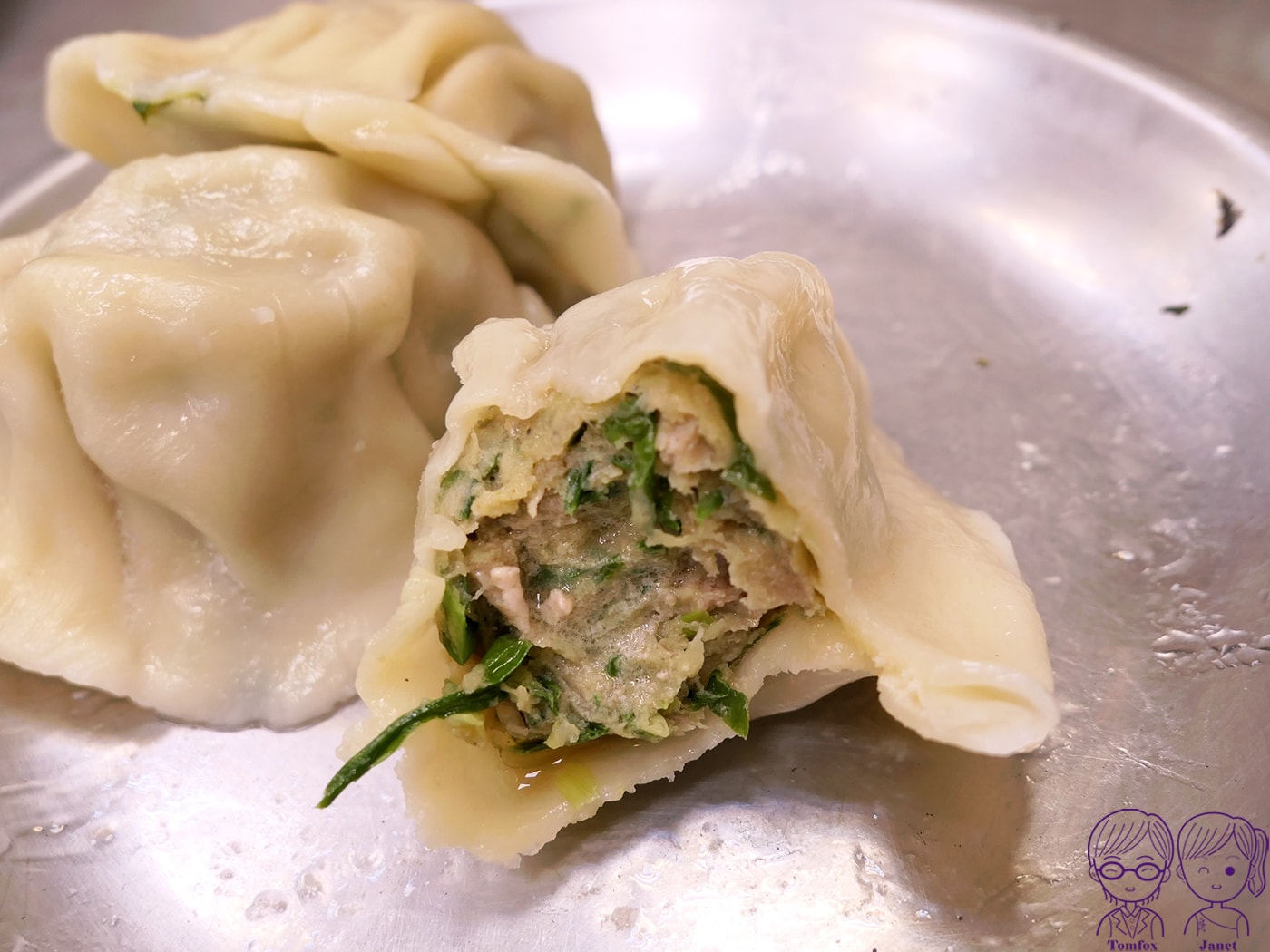 新莊美食｜云享小吃店：爆餡鍋貼+巨型水餃，在地人氣小吃店，被封新莊神級存在