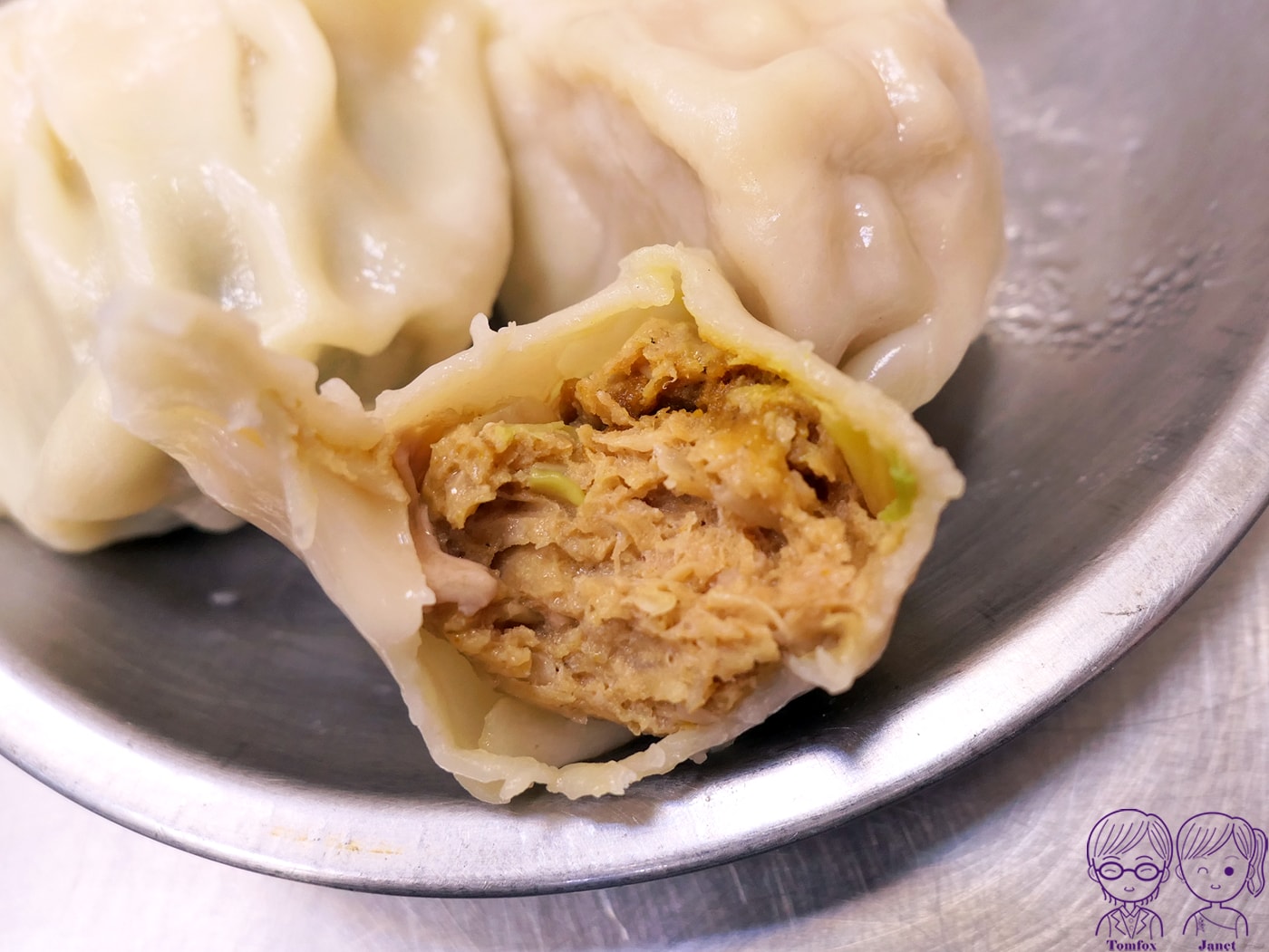新莊美食｜云享小吃店：爆餡鍋貼+巨型水餃，在地人氣小吃店，被封新莊神級存在