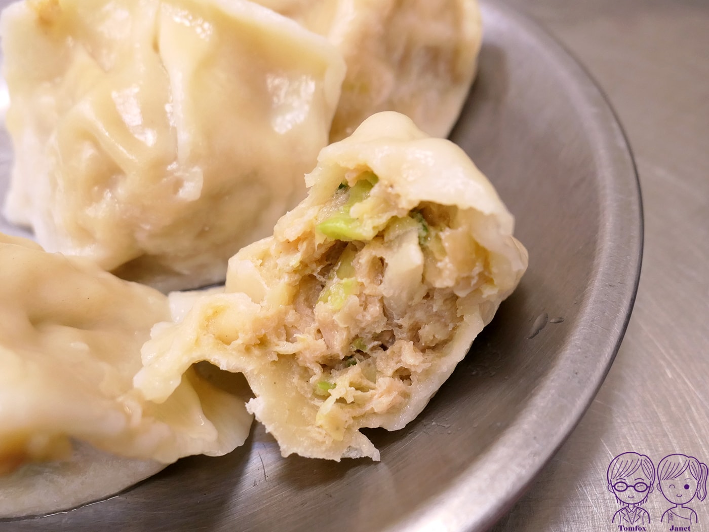 新莊美食｜云享小吃店：爆餡鍋貼+巨型水餃，在地人氣小吃店，被封新莊神級存在