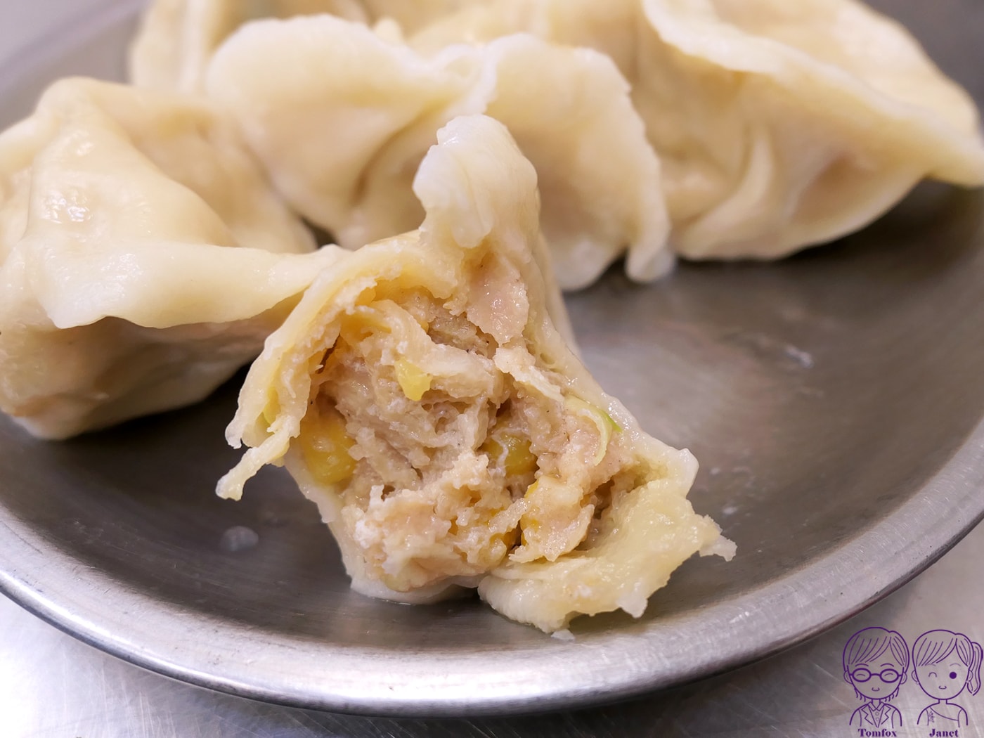 新莊美食｜云享小吃店：爆餡鍋貼+巨型水餃，在地人氣小吃店，被封新莊神級存在