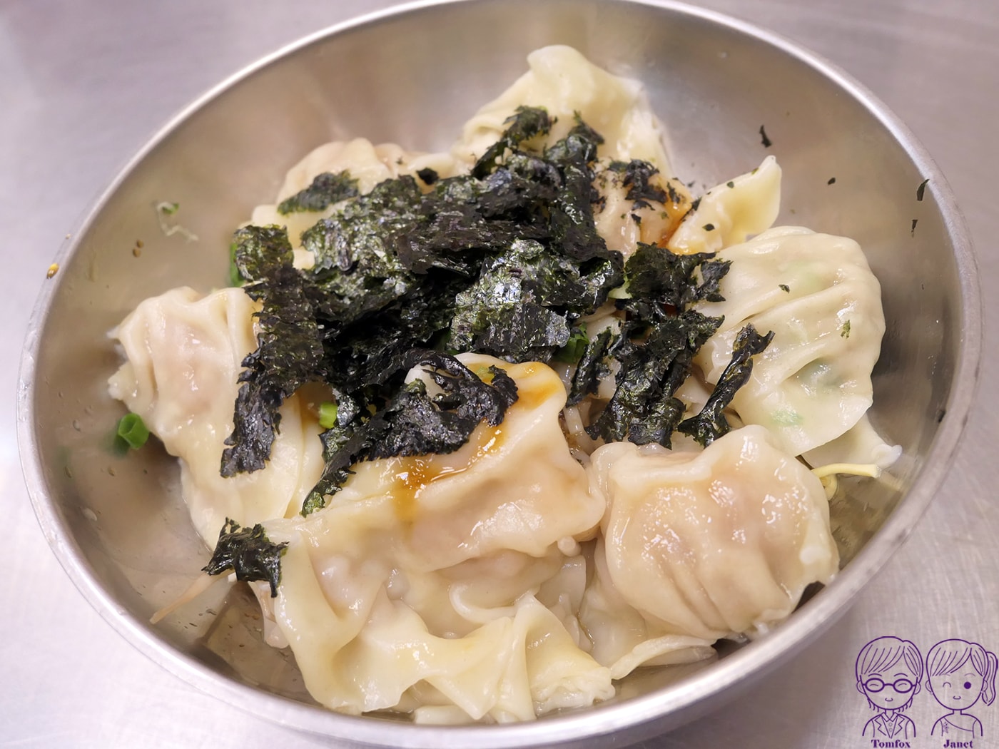 新莊美食｜云享小吃店：爆餡鍋貼+巨型水餃，在地人氣小吃店，被封新莊神級存在