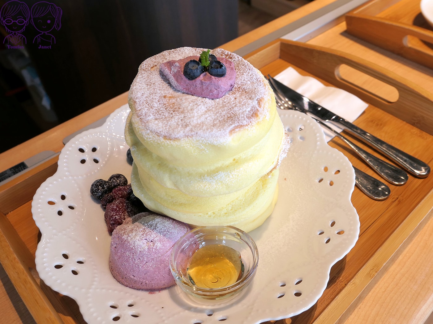 台中三井OUTLET咖啡廳推薦｜ROSE HOUSE CAFÉ 180度港景第一排！超厚三層舒芙蕾必吃