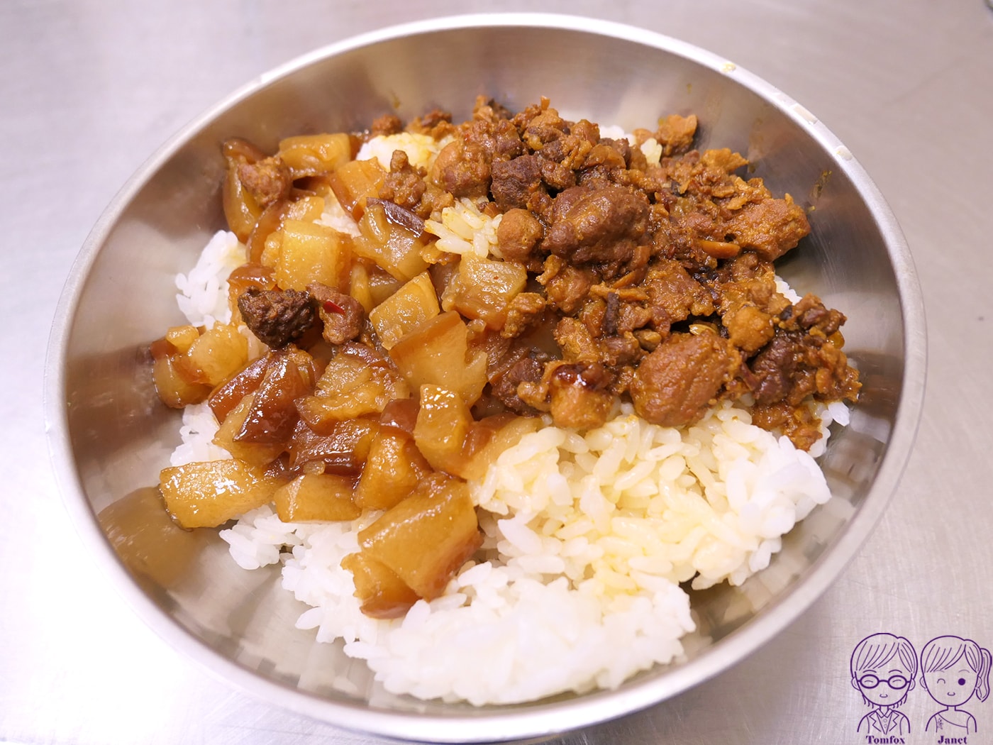 新莊美食｜云享小吃店：爆餡鍋貼+巨型水餃，在地人氣小吃店，被封新莊神級存在