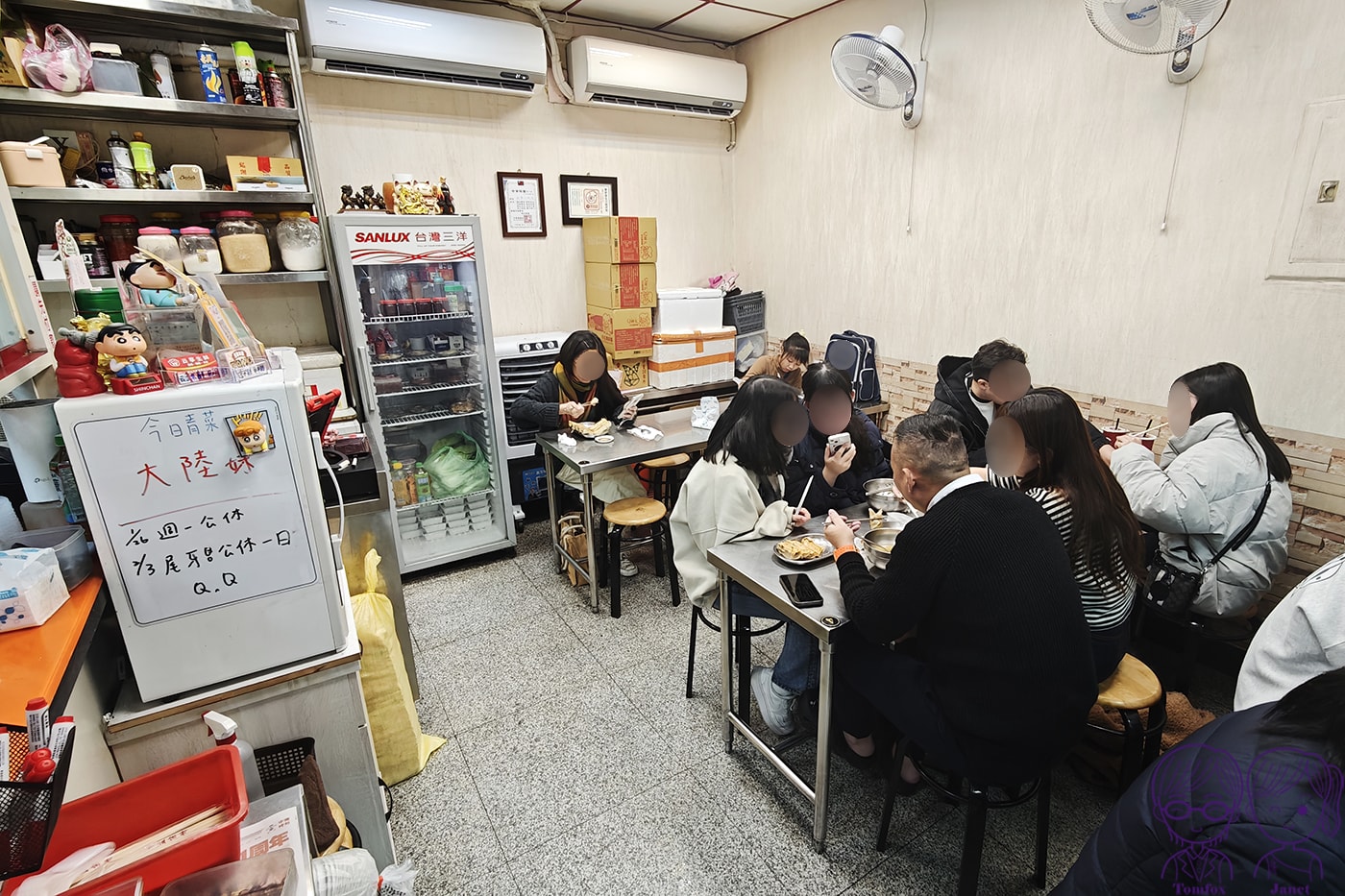 新莊美食｜云享小吃店：爆餡鍋貼+巨型水餃，在地人氣小吃店，被封新莊神級存在