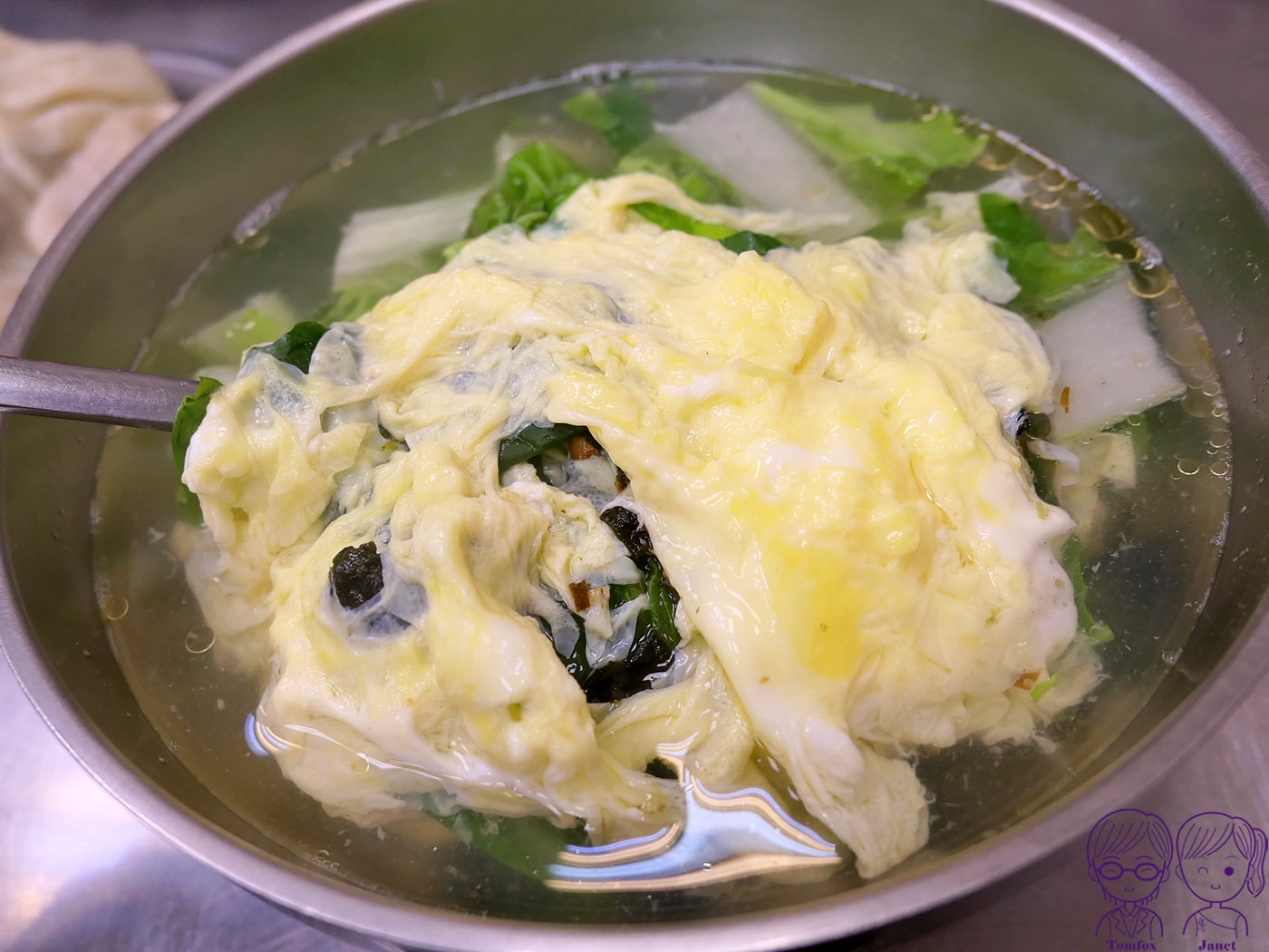 新莊美食｜云享小吃店：爆餡鍋貼+巨型水餃，在地人氣小吃店，被封新莊神級存在