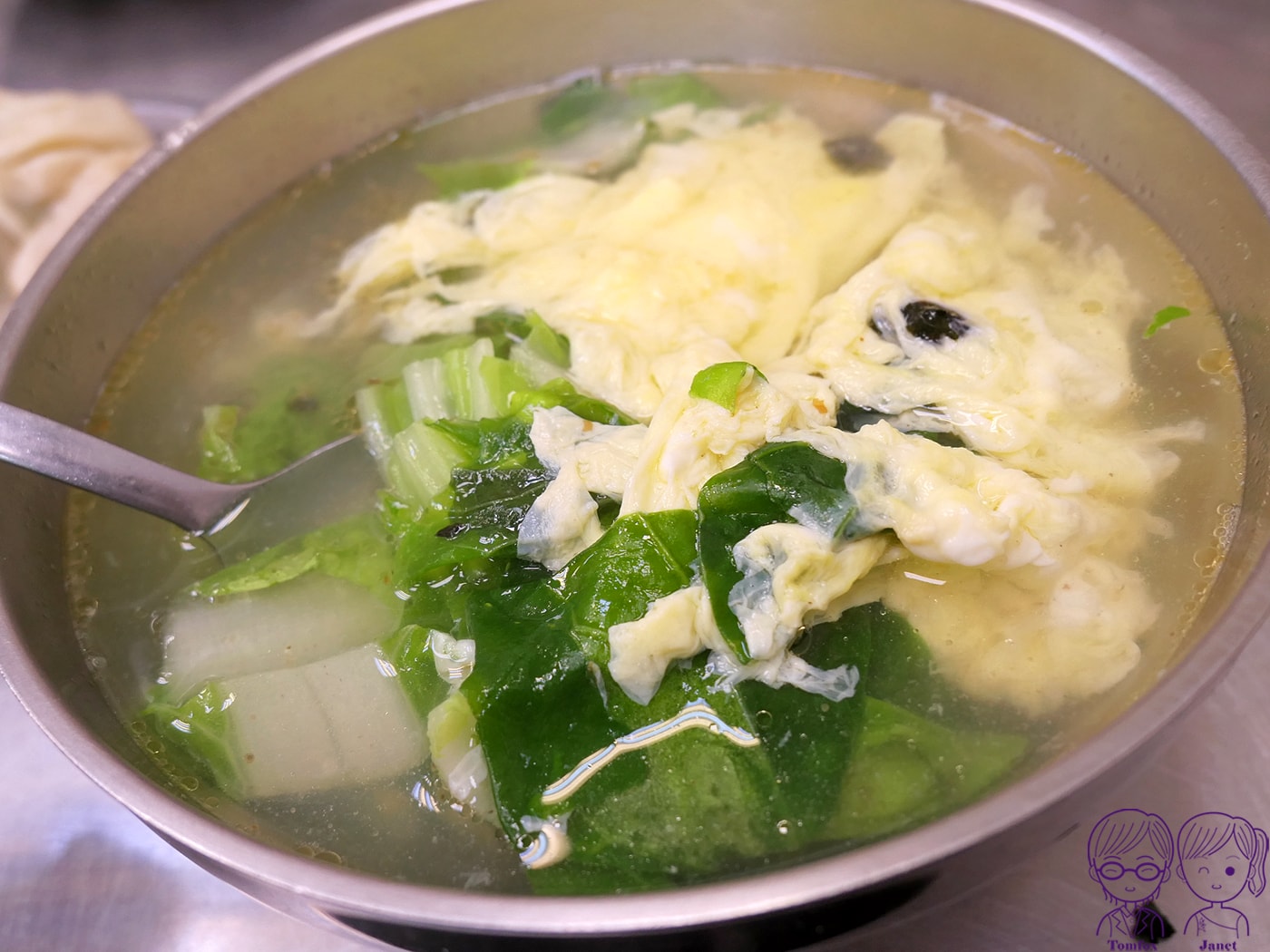 新莊美食｜云享小吃店：爆餡鍋貼+巨型水餃，在地人氣小吃店，被封新莊神級存在