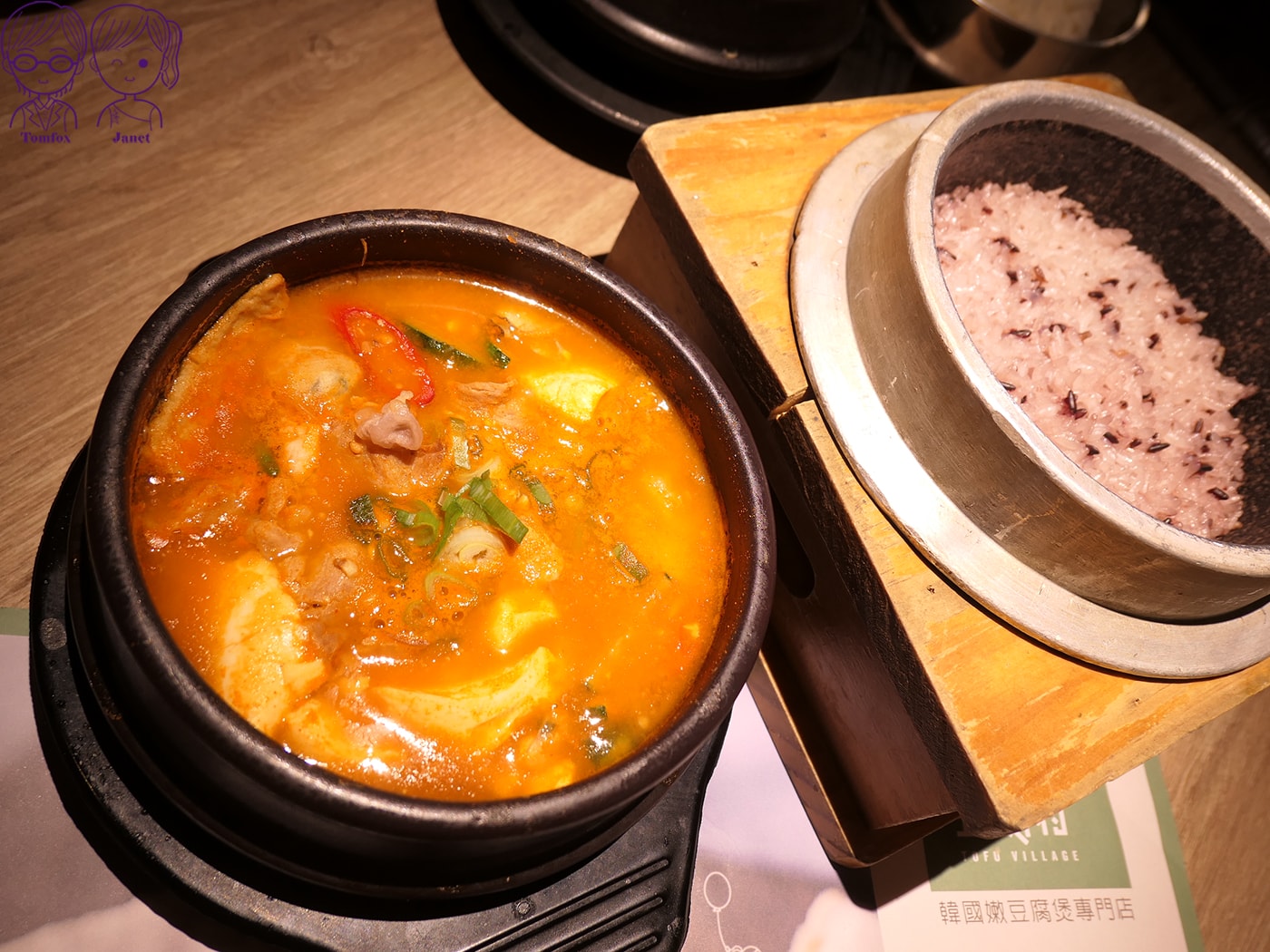 新莊美食推薦|宏匯廣場《豆腐村》韓式嫩豆腐煲,小菜、飲料、豆腐霜淇淋吃到飽,附兒童餐、素食鍋 - 第42張圖 新莊美食推薦|宏匯廣場《豆腐村》韓式嫩豆腐煲,小菜、飲料、豆腐霜淇淋吃到飽,附兒童餐、素食鍋