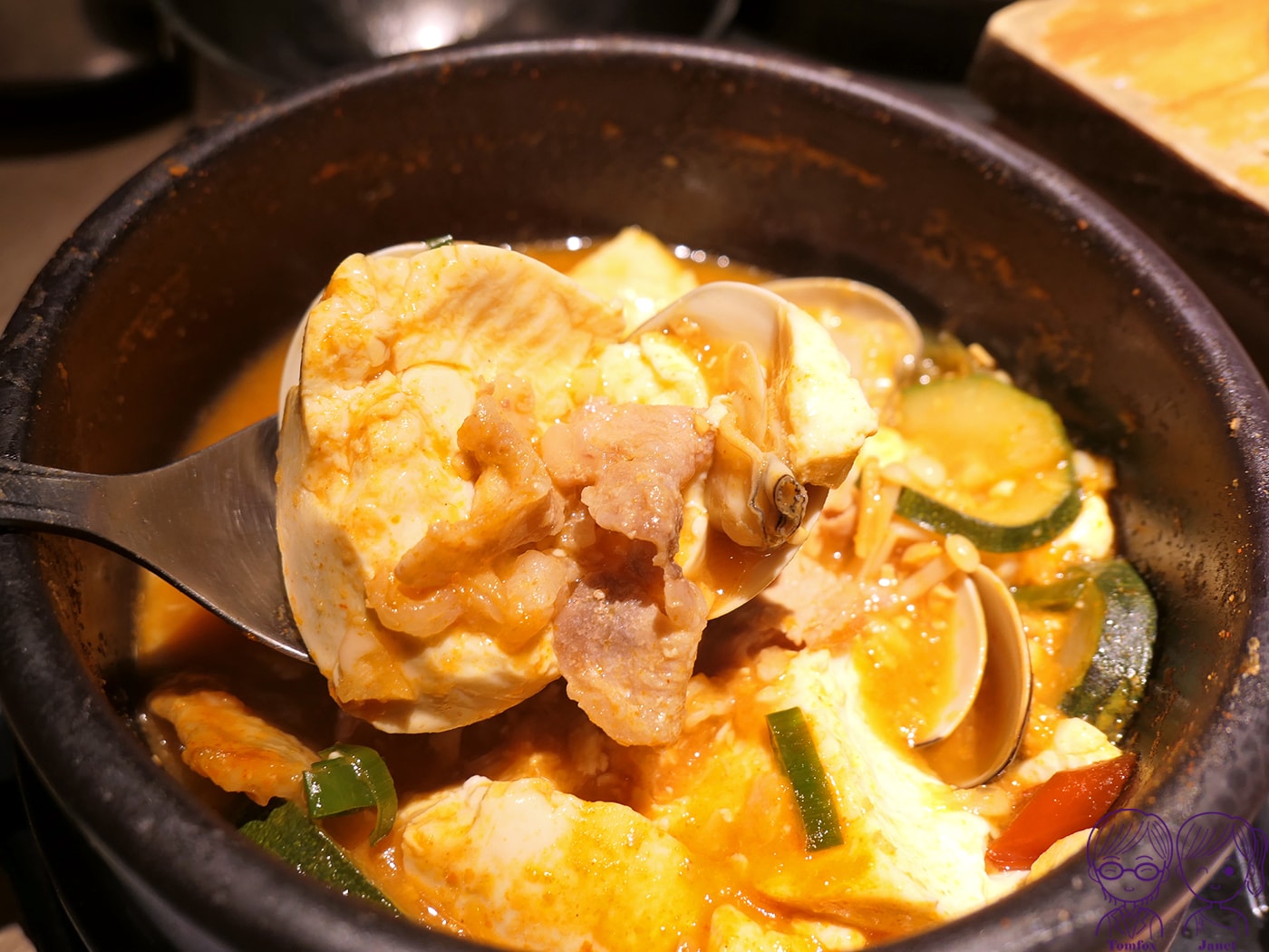 新莊美食推薦|宏匯廣場《豆腐村》韓式嫩豆腐煲,小菜、飲料、豆腐霜淇淋吃到飽,附兒童餐、素食鍋 - 第44張圖 新莊美食推薦|宏匯廣場《豆腐村》韓式嫩豆腐煲,小菜、飲料、豆腐霜淇淋吃到飽,附兒童餐、素食鍋