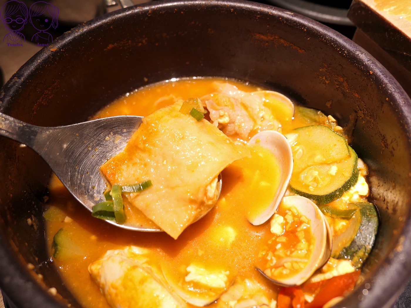 新莊美食推薦|宏匯廣場《豆腐村》韓式嫩豆腐煲,小菜、飲料、豆腐霜淇淋吃到飽,附兒童餐、素食鍋 - 第45張圖 新莊美食推薦|宏匯廣場《豆腐村》韓式嫩豆腐煲,小菜、飲料、豆腐霜淇淋吃到飽,附兒童餐、素食鍋