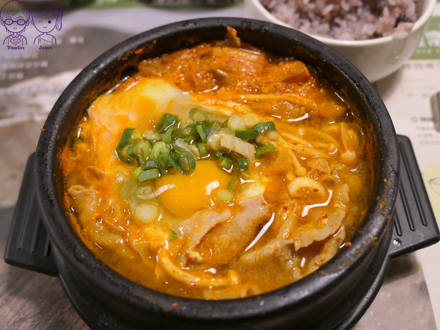 新莊美食推薦|宏匯廣場《豆腐村》韓式嫩豆腐煲,小菜、飲料、豆腐霜淇淋吃到飽,附兒童餐、素食鍋 - 第46張圖 新莊美食推薦|宏匯廣場《豆腐村》韓式嫩豆腐煲,小菜、飲料、豆腐霜淇淋吃到飽,附兒童餐、素食鍋