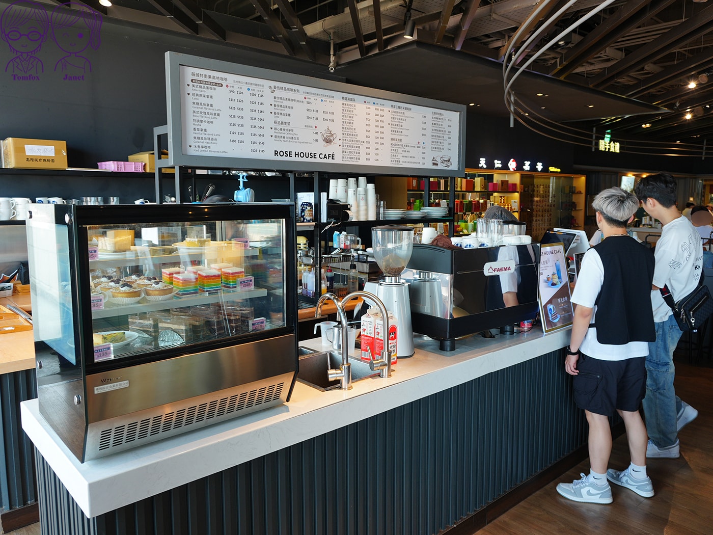 台中三井OUTLET咖啡廳推薦｜ROSE HOUSE CAFÉ 180度港景第一排！超厚三層舒芙蕾必吃