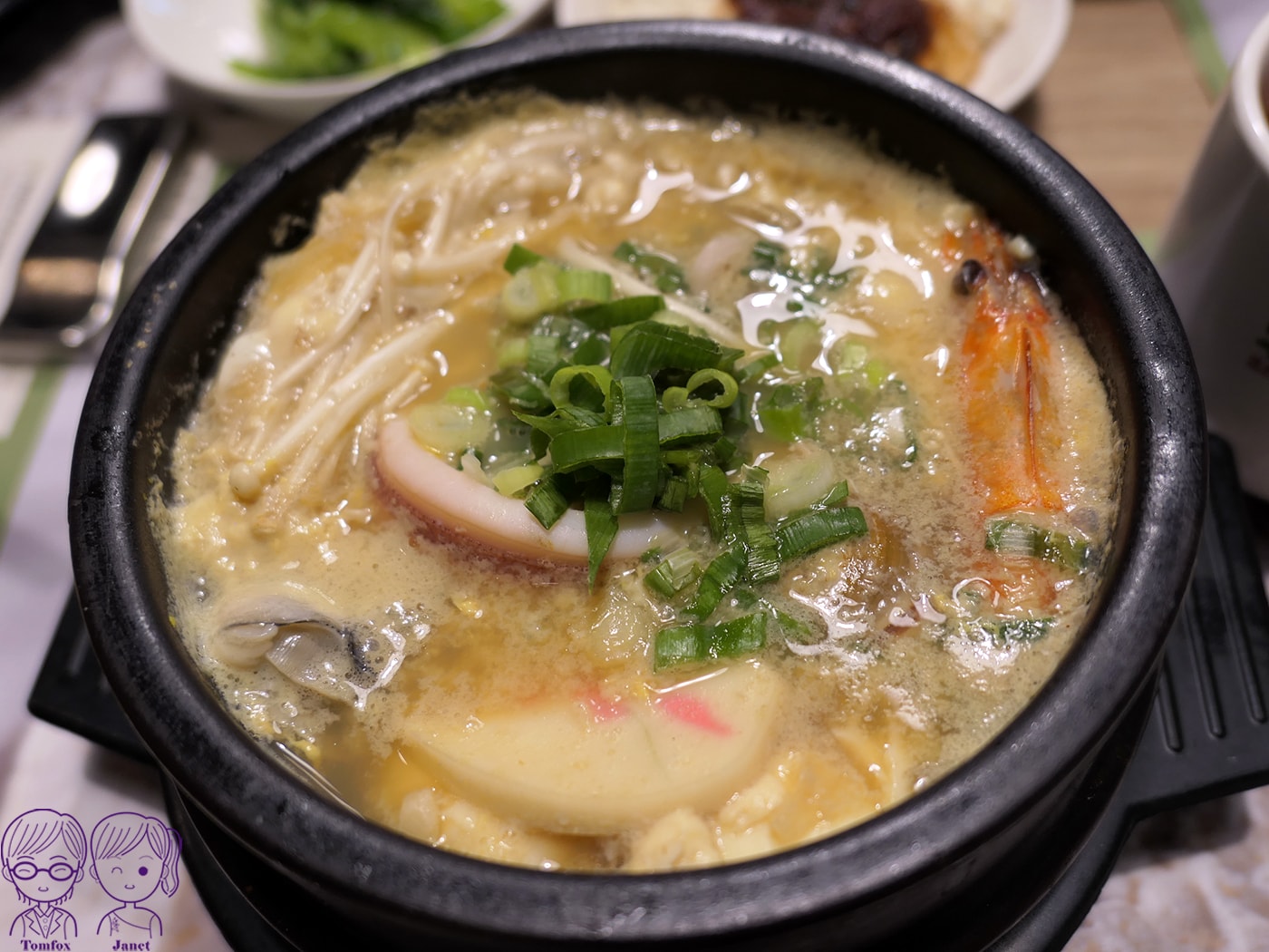 新莊美食推薦|宏匯廣場《豆腐村》韓式嫩豆腐煲,小菜、飲料、豆腐霜淇淋吃到飽,附兒童餐、素食鍋 - 第48張圖 新莊美食推薦|宏匯廣場《豆腐村》韓式嫩豆腐煲,小菜、飲料、豆腐霜淇淋吃到飽,附兒童餐、素食鍋