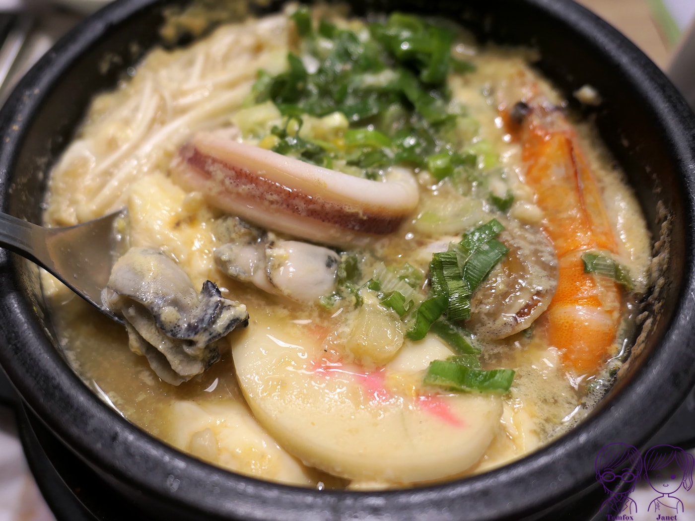 新莊美食推薦|宏匯廣場《豆腐村》韓式嫩豆腐煲,小菜、飲料、豆腐霜淇淋吃到飽,附兒童餐、素食鍋 - 第49張圖 新莊美食推薦|宏匯廣場《豆腐村》韓式嫩豆腐煲,小菜、飲料、豆腐霜淇淋吃到飽,附兒童餐、素食鍋