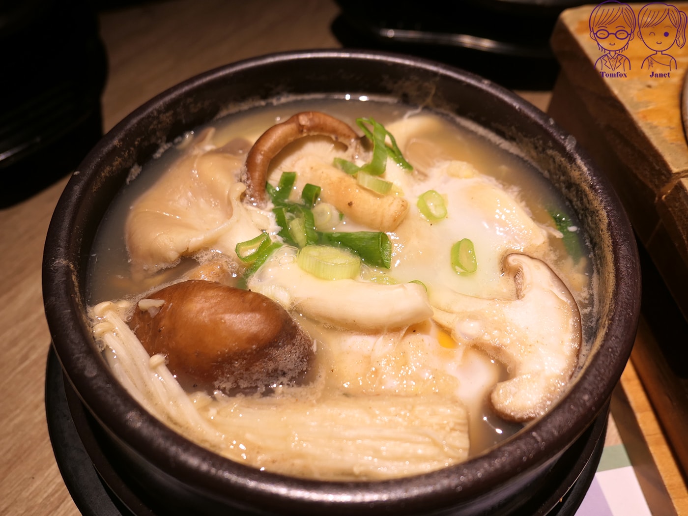 新莊美食推薦|宏匯廣場《豆腐村》韓式嫩豆腐煲,小菜、飲料、豆腐霜淇淋吃到飽,附兒童餐、素食鍋 - 第55張圖 新莊美食推薦|宏匯廣場《豆腐村》韓式嫩豆腐煲,小菜、飲料、豆腐霜淇淋吃到飽,附兒童餐、素食鍋