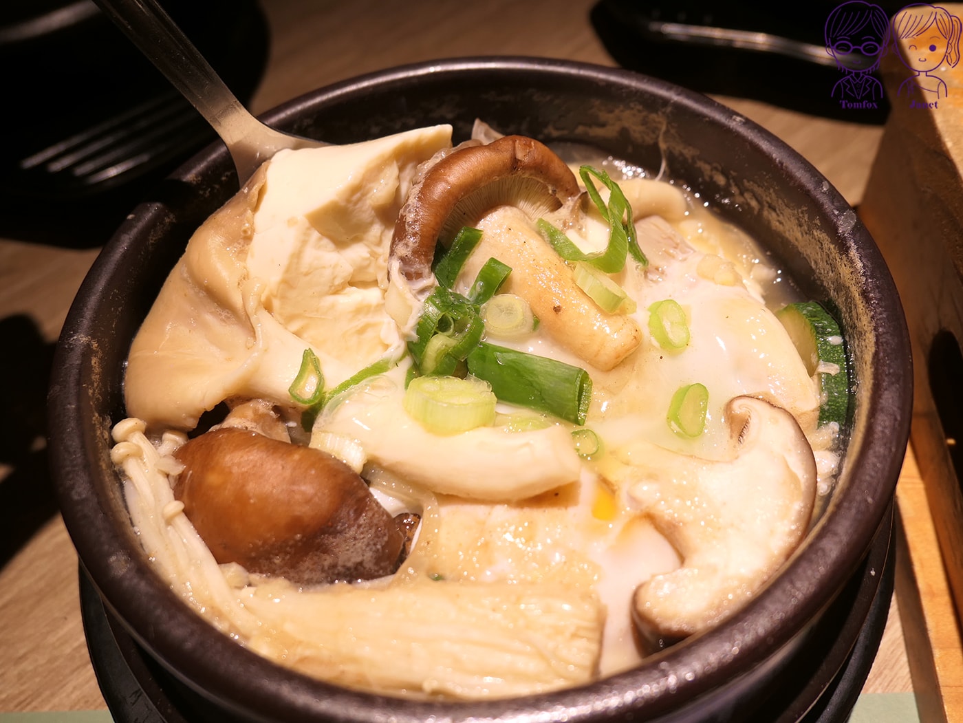 新莊美食推薦|宏匯廣場《豆腐村》韓式嫩豆腐煲,小菜、飲料、豆腐霜淇淋吃到飽,附兒童餐、素食鍋 - 第56張圖 新莊美食推薦|宏匯廣場《豆腐村》韓式嫩豆腐煲,小菜、飲料、豆腐霜淇淋吃到飽,附兒童餐、素食鍋
