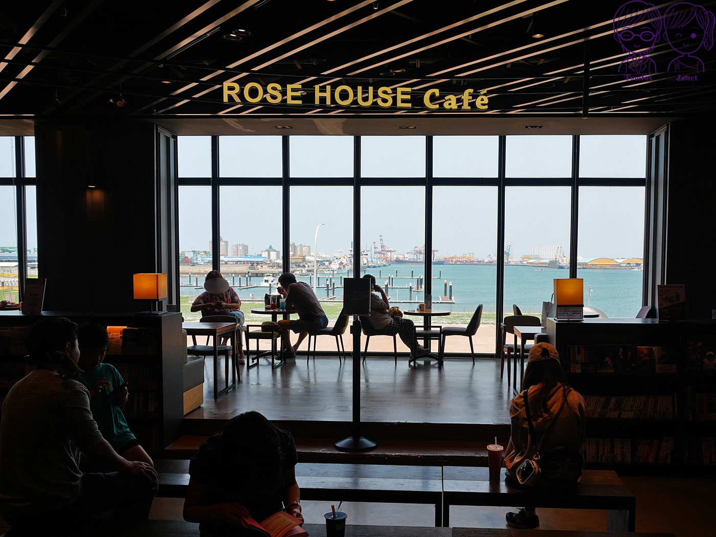 台中三井OUTLET咖啡廳推薦｜ROSE HOUSE CAFÉ 180度港景第一排！超厚三層舒芙蕾必吃