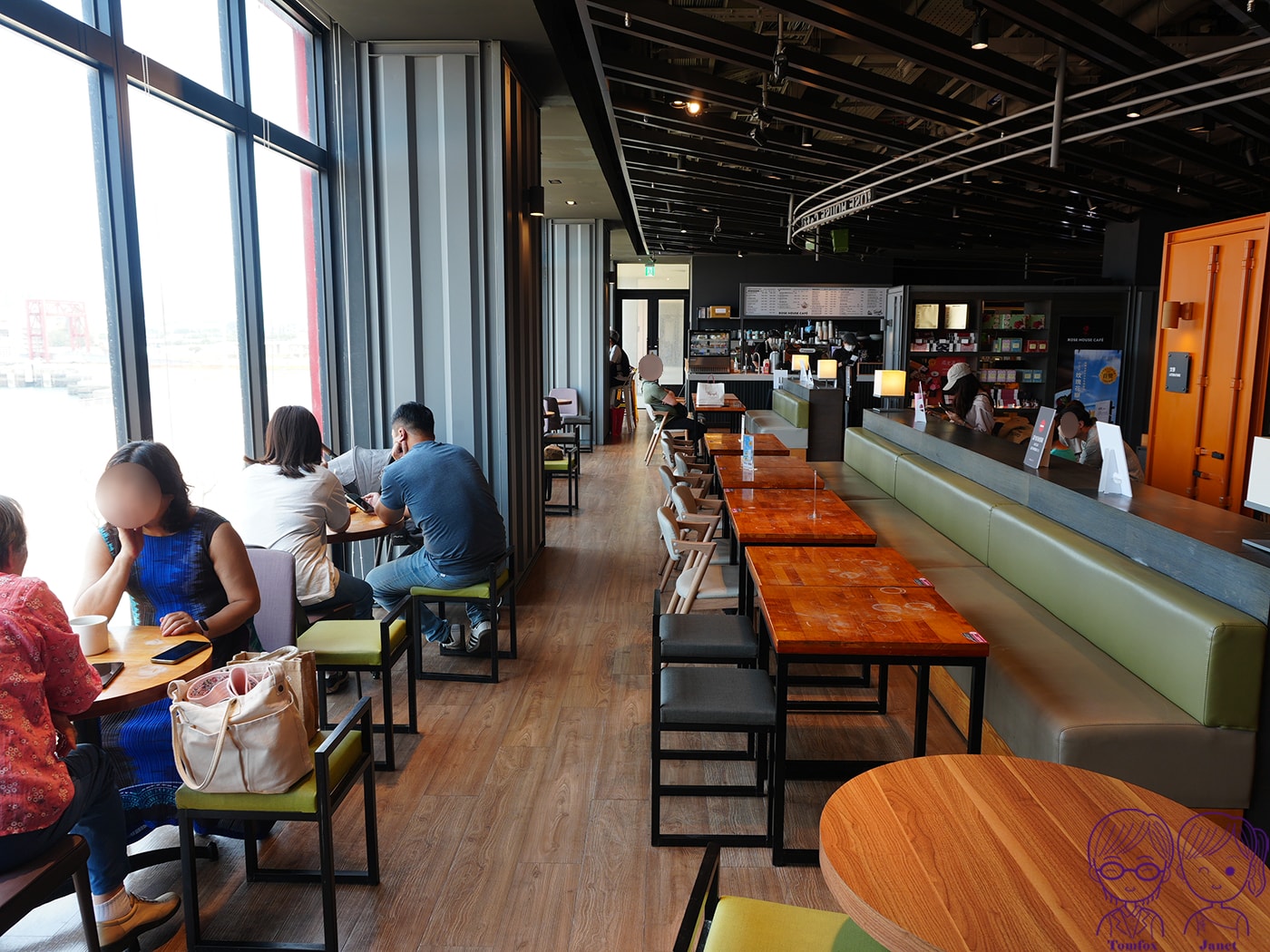 台中三井OUTLET咖啡廳推薦｜ROSE HOUSE CAFÉ 180度港景第一排！超厚三層舒芙蕾必吃