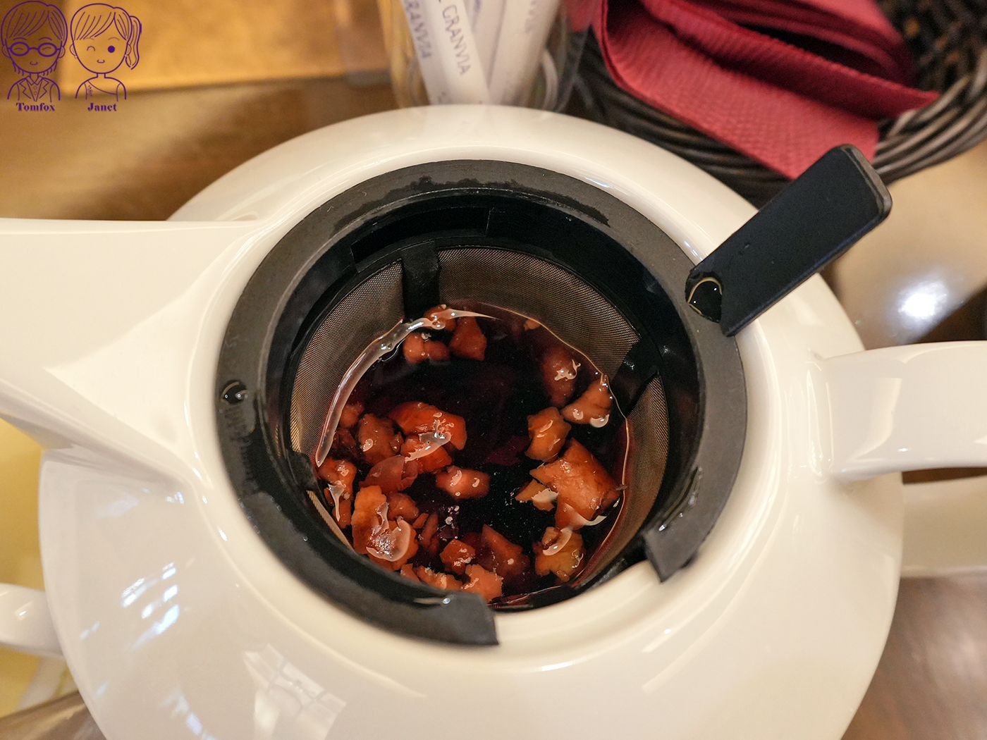 岡山車站美食｜岡山格蘭比亞飯店 Lumière 豪華水果聖代，季節限定白桃、麝香葡萄下午茶甜點